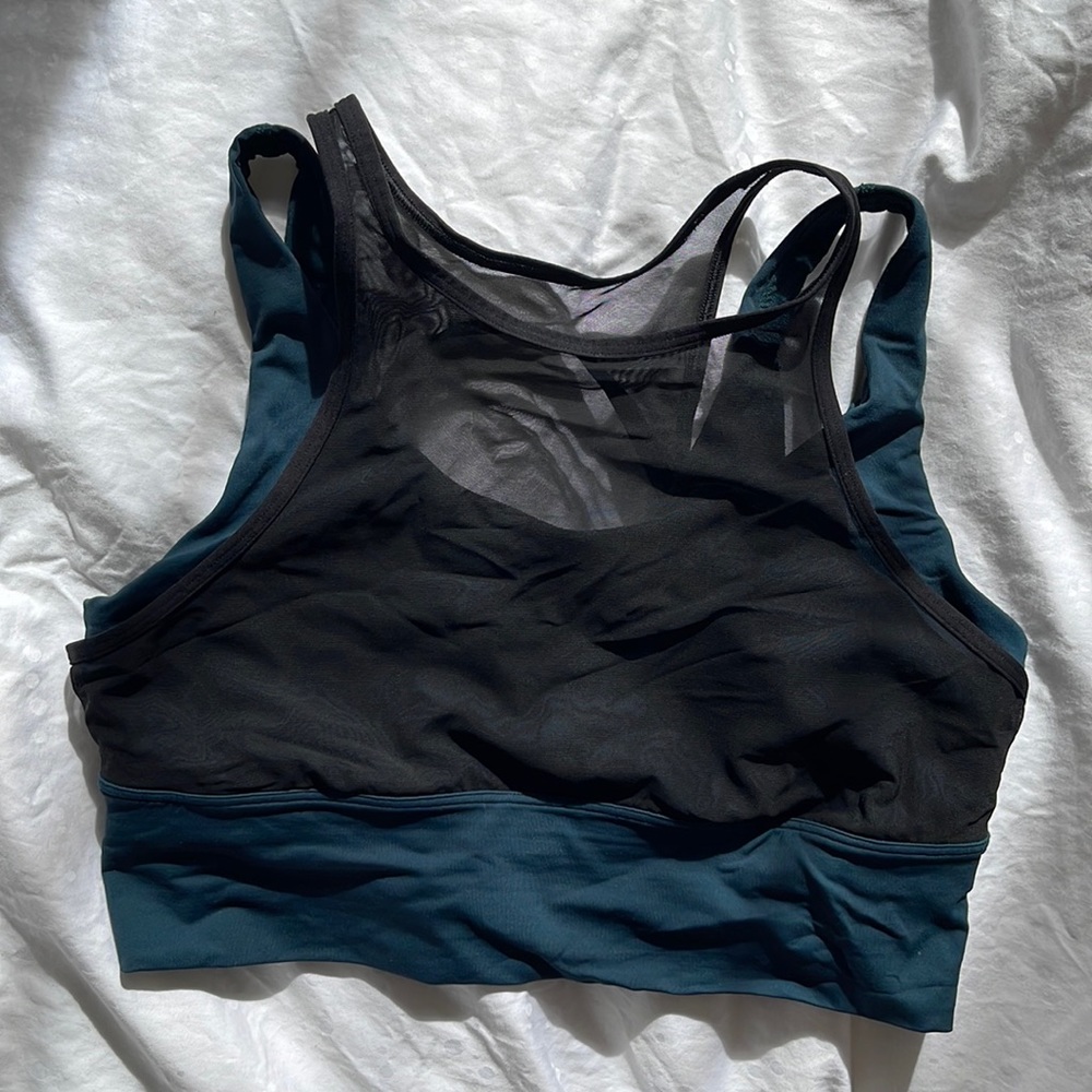Lululemon mesh and polyester sports bra